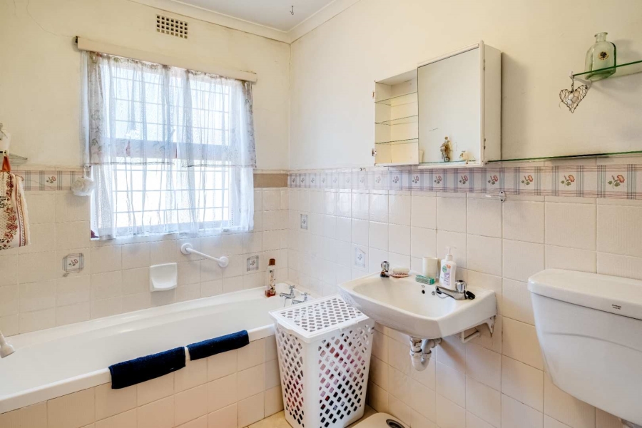 3 Bedroom Property for Sale in Lakeside Western Cape
